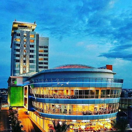 Fox Hotel Pekanbaru Exterior foto